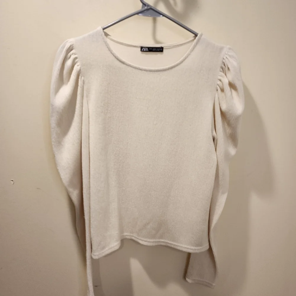 ZARA Cream Puff long sleeves Casual Top Size M